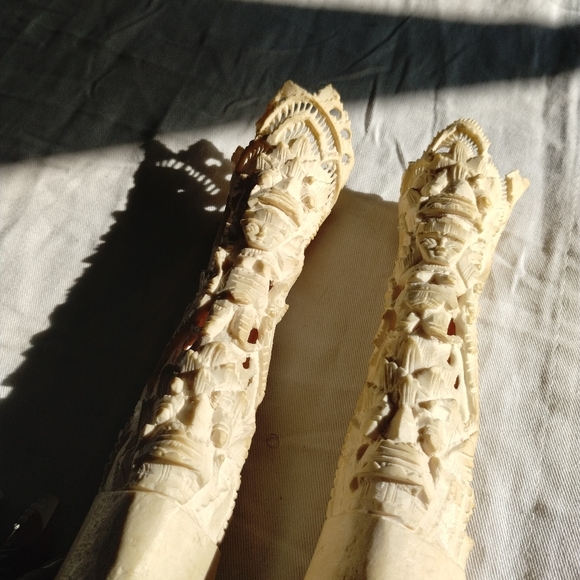 Antique Indonesian carved bone totems set - Picture 4 of 4